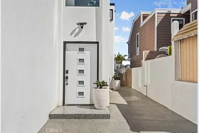 16742 Intrepid Ln, Huntington Beach, CA 92649 - Photo 4