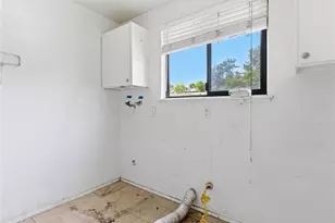 10127 Foothill Blvd, Sylmar, CA 91342 - Photo 18