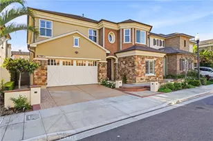 17491 Oakbluffs Ln, Huntington Beach, CA 92649 - Photo 2