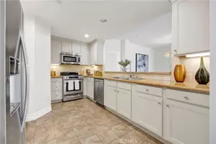 1726 S Bentley Ave, Los Angeles, CA 90025 - Photo 2