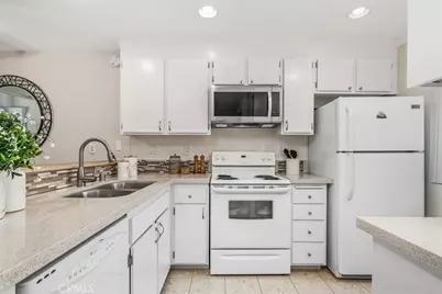 204 Pineview, Irvine, CA 92620 - Photo 12