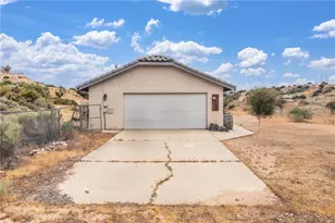 6861 Oak Hill Rd, Oak Hills, CA 92344 - Photo 28
