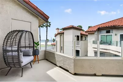1400 Pacific Coast #305, Huntington Beach, CA 92648 - Photo 10