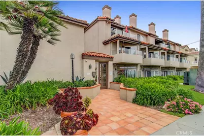 1400 Pacific Coast #305, Huntington Beach, CA 92648 - Photo 4