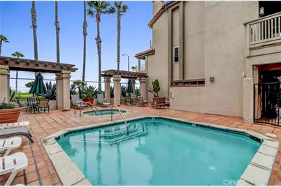 1400 Pacific Coast #305, Huntington Beach, CA 92648 - Photo 4