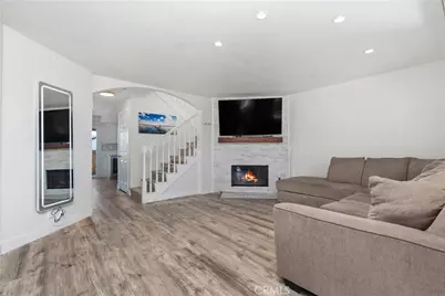 606 Lake Street #22, Huntington Beach, CA 92648 - Photo 2