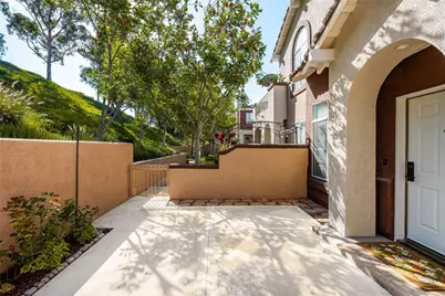 82 Santa Barbara Court, Lake Forest, CA 92610 - Photo 2