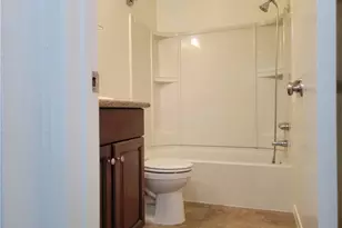 720 W 4th St, Long Beach, CA 90802 - Photo 16