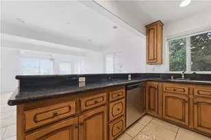 5211 Calatrana Dr, Woodland Hills, CA 91364 - Photo 10