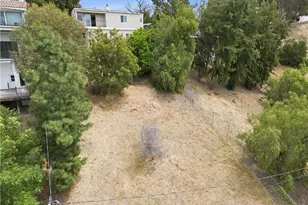 5211 Calatrana Dr, Woodland Hills, CA 91364 - Photo 40