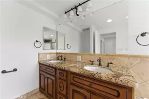 5211 Calatrana Dr, Woodland Hills, CA 91364 - Photo 16