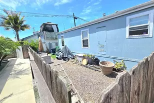 21752 Pacific Coast Hwy, Huntington Beach, CA 92646 - Photo 14