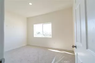 1041 W Leighton Ave, Los Angeles, CA 90037 - Photo 18