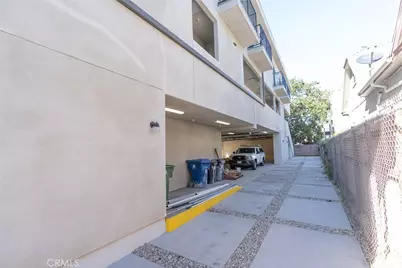 1041 W Leighton Avenue, Los Angeles, CA 90037 - Photo 6