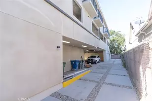 1041 W Leighton Ave, Los Angeles, CA 90037 - Photo 6