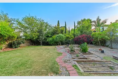 1250 Loma Vista, Pomona, CA 91768 - Photo 48