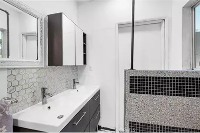 15401 Saticoy Street, Van Nuys, CA 91406 - Photo 38