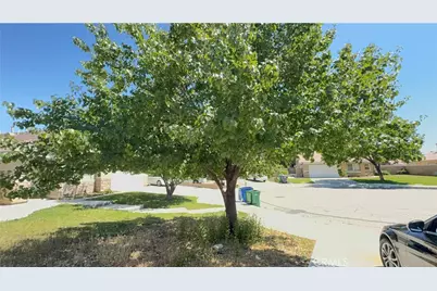 555 Koufax, Lancaster, CA 93535 - Photo 44