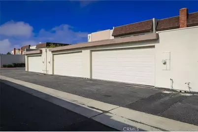 9742 Villa Pacific, Huntington Beach, CA 92646 - Photo 22