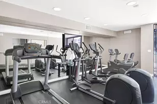 7320 Hawthorn Ave, Los Angeles, CA 90046 - Photo 24