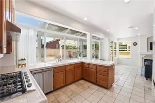 24 Calabria, Lake Forest, CA 92610 - Photo 10