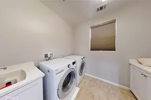 17465 Fairbreeze, Riverside, CA 92504 - Photo 24