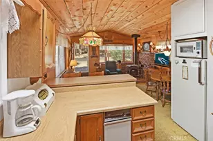 513 Cedar Ln, Sugarloaf, CA 92386 - Photo 10