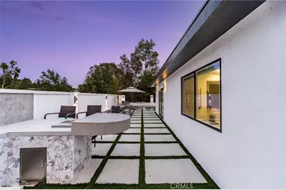 912 Honeywood Rd, Los Angeles, CA 90049 - Photo 62