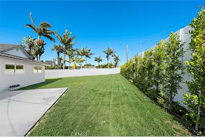 9202 Aloha Drive, Huntington Beach, CA 92646 - Photo 22