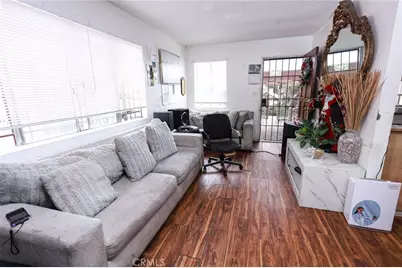 10323 Hickory, Los Angeles, CA 90002 - Photo 4
