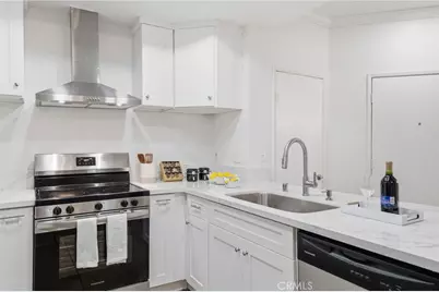 225 Gallery, Tustin, CA 92782 - Photo 8