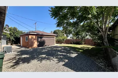 18289 Seville, Fontana, CA 92335 - Photo 10