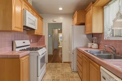 10225 Foster Rd, Downey, CA 90242 - Photo 12