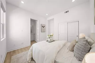 608 Chinon, Irvine, CA 92618 - Photo 18