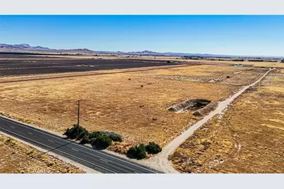 550 90th Street, Rosamond, CA 93560 - Photo 2