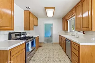 8104 Valdina Dr, Downey, CA 90240 - Photo 12