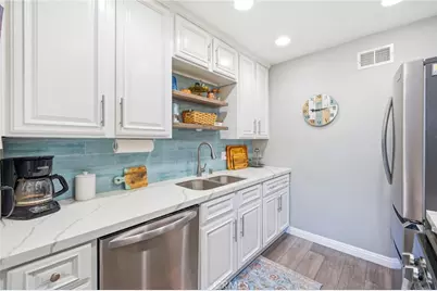 215 Wichita Avenue #409, Huntington Beach, CA 92648 - Photo 10