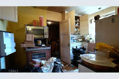 10504 S Manhattan, Los Angeles, CA 90047 - Photo 12