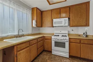 18104 Montgomery, Fontana, CA 92336 - Photo 16