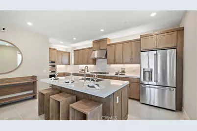 825 Sonia, Irvine, CA 92618 - Photo 2