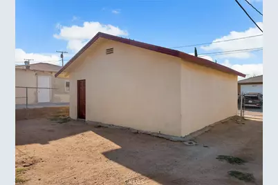16754 Merrill Street, Victorville, CA 92395 - Photo 28
