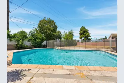 25815 Holly Vista Boulevard, San Bernardino, CA 92404 - Photo 4