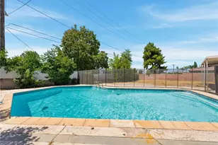 25815 Holly Vista Blvd, San Bernardino, CA 92404 - Photo 4