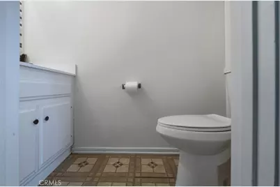 10015 Karmont Avenue, South Gate, CA 90280 - Photo 10