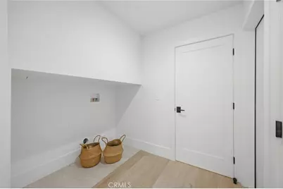 539 Vista Flora, Newport Beach, CA 92660 - Photo 32