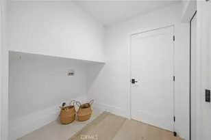 539 Vista Flora, Newport Beach, CA 92660 - Photo 32