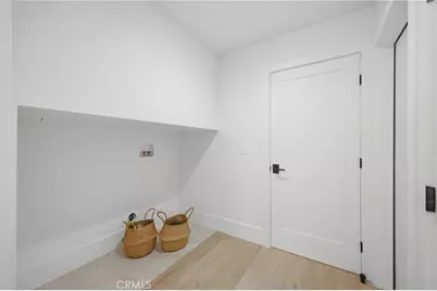539 Vista Flora, Newport Beach, CA 92660 - Photo 32