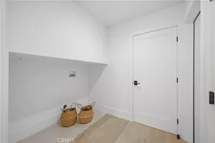 539 Vista Flora, Newport Beach, CA 92660 - Photo 32