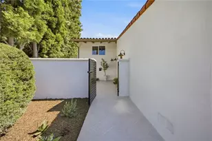 539 Vista Flora, Newport Beach, CA 92660 - Photo 4