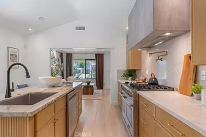 584 N Plymouth Boulevard, Los Angeles, CA 90004 - Photo 14